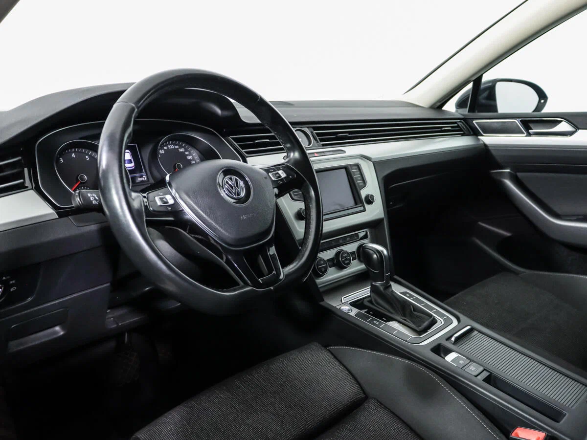 Прокат Volkswagen Passat в Санкт-Петербурге