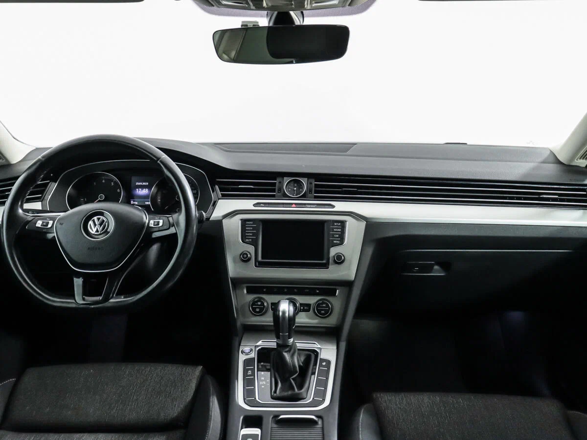 Прокат Volkswagen Passat в Санкт-Петербурге