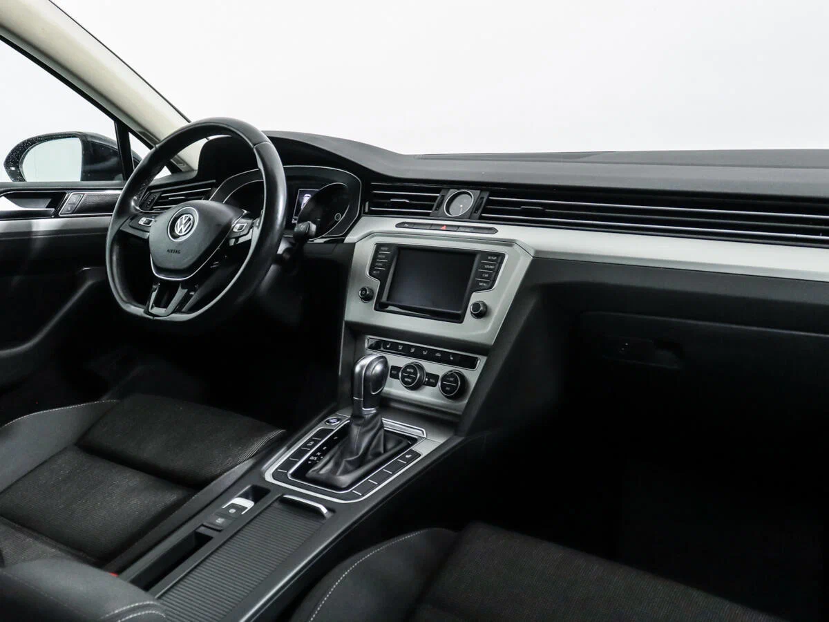 Прокат Volkswagen Passat в Санкт-Петербурге